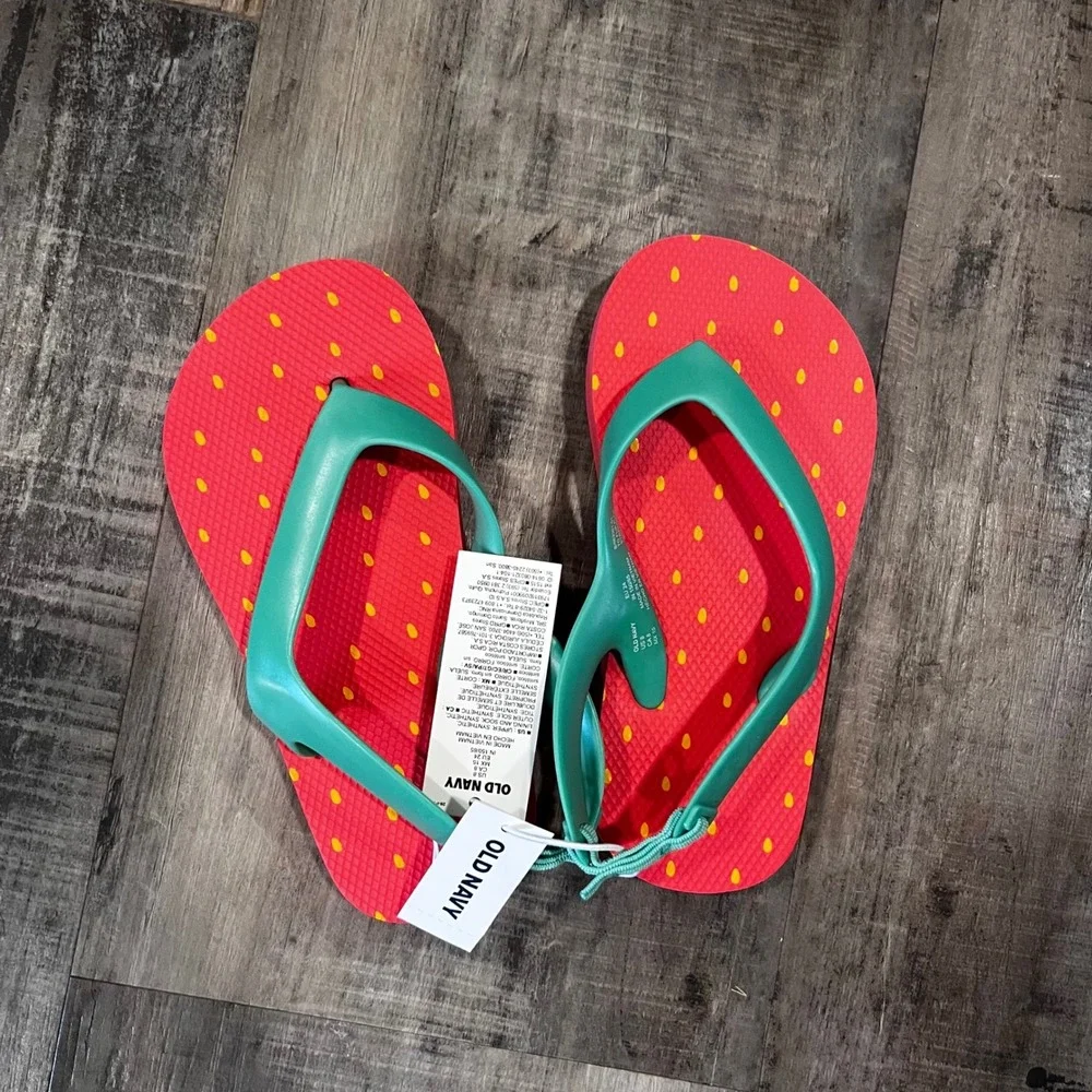 Old Navy Toddler Girls Strawberry Flip Flop Sandals Red Green Size 8 NWT